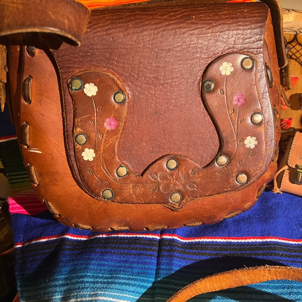 Vintage Leather Shoulder Bags Medium & Mini w/new wallet, storage box, sm. shawl - Picture 6 of 16